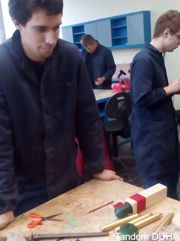 40796536_638863759840422_4115745526282977280_n.jpg