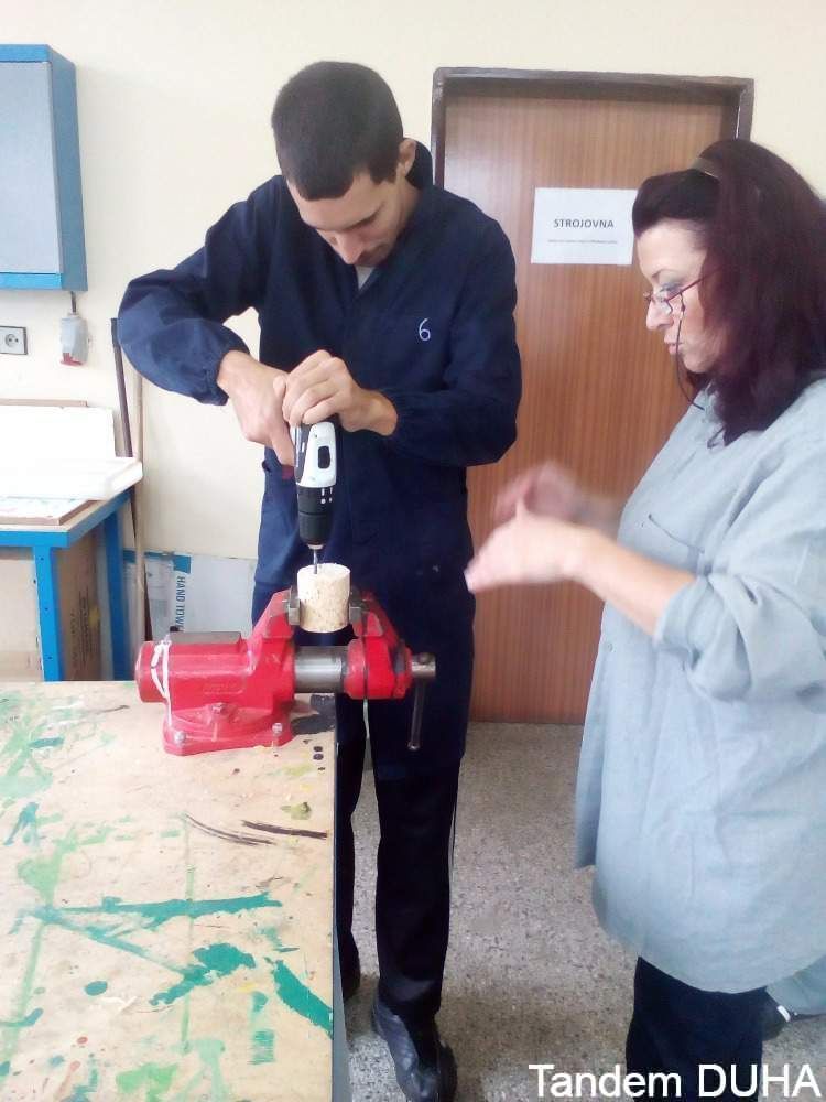 41517465_641770349549763_1239367969230815232_n.jpg